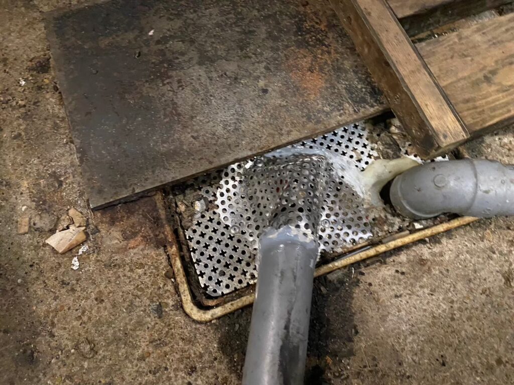 福岡市のネズミ対策工事一式|M様店舗 18